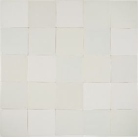 The plain white claes mix shown in a field of 25 tiles